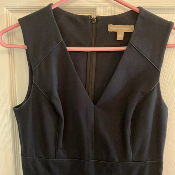 Navy blue Banana Republic sheath dress in size 8 - Picture 2 of 8